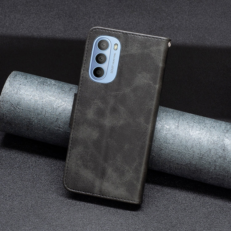 Retro Lambskin Texture Leather Phone Case, Compatible with Motorola Moto G31 / G41 Side Fingerprint