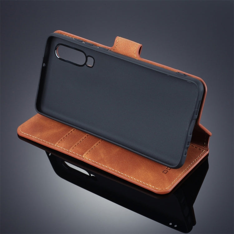 DG.MING Retro Oil Side Horizontal Flip Protective Case compatible with Huawei P30, with Holder & Card Slots & Wallet, Huawei P30
