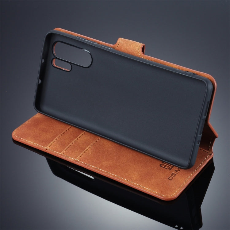 DG.MING Retro Oil Side Horizontal Flip Protective Case compatible with Huawei P30 Pro, with Holder & Card Slots & Wallet, Huawei P30 Pro