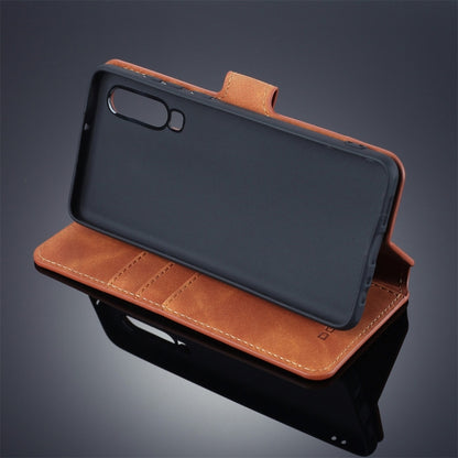 DG.MING Retro Oil Side Horizontal Flip Protective Case compatible with Huawei P30, with Holder & Card Slots & Wallet, Huawei P30
