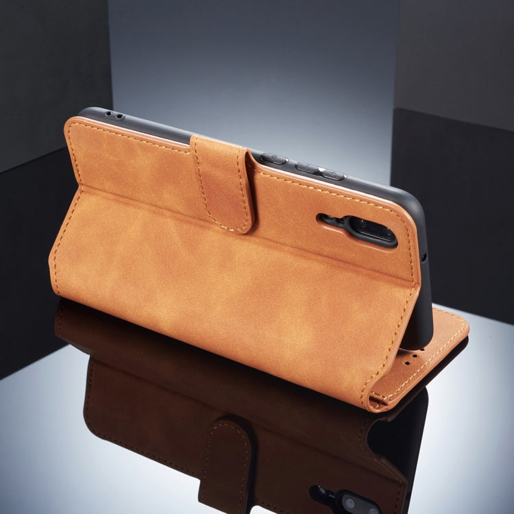 DG.MING Retro Oil Side Horizontal Flip Case compatible with Huawei P20, with Holder & Card Slots & Wallet, Huawei P20